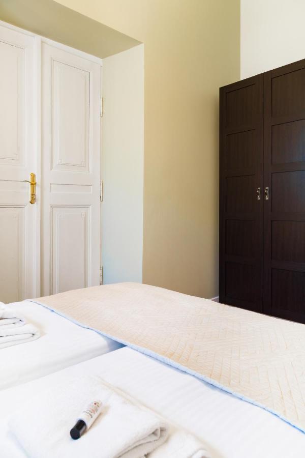 Glamorous Apartment In Heart Of Old Town Краков Экстерьер фото