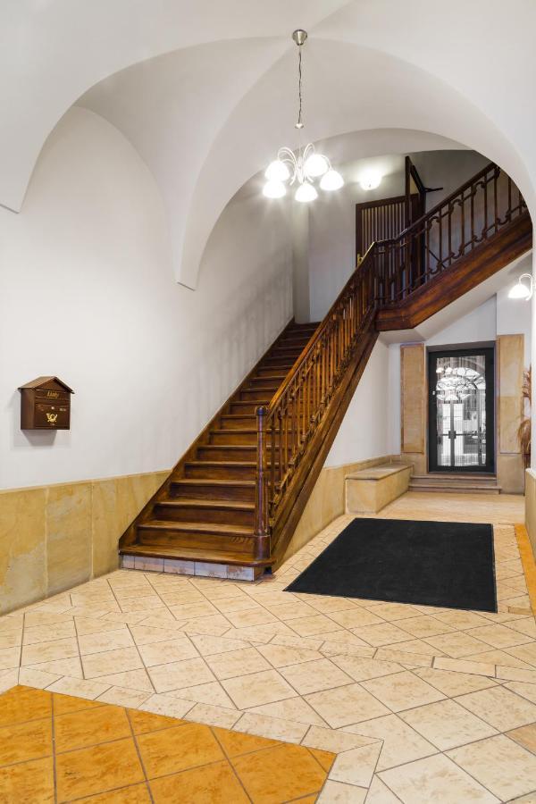 Glamorous Apartment In Heart Of Old Town Краков Экстерьер фото